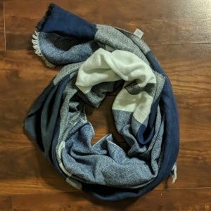 Halogen wide scarf